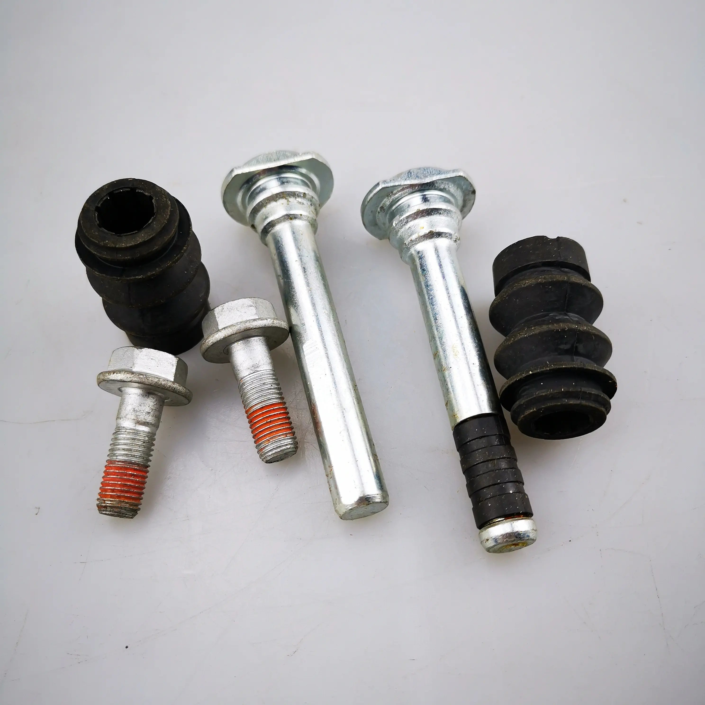 MAXUS V80 C00013518 Front Brake Caliper Guide Pin And Bushing Assembly